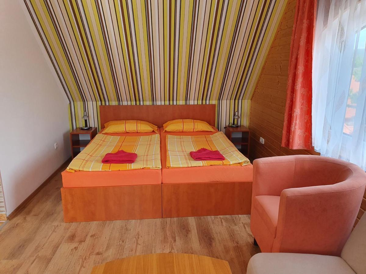 Laguna Apartmanhaz ヘーヴィーズ エクステリア 写真