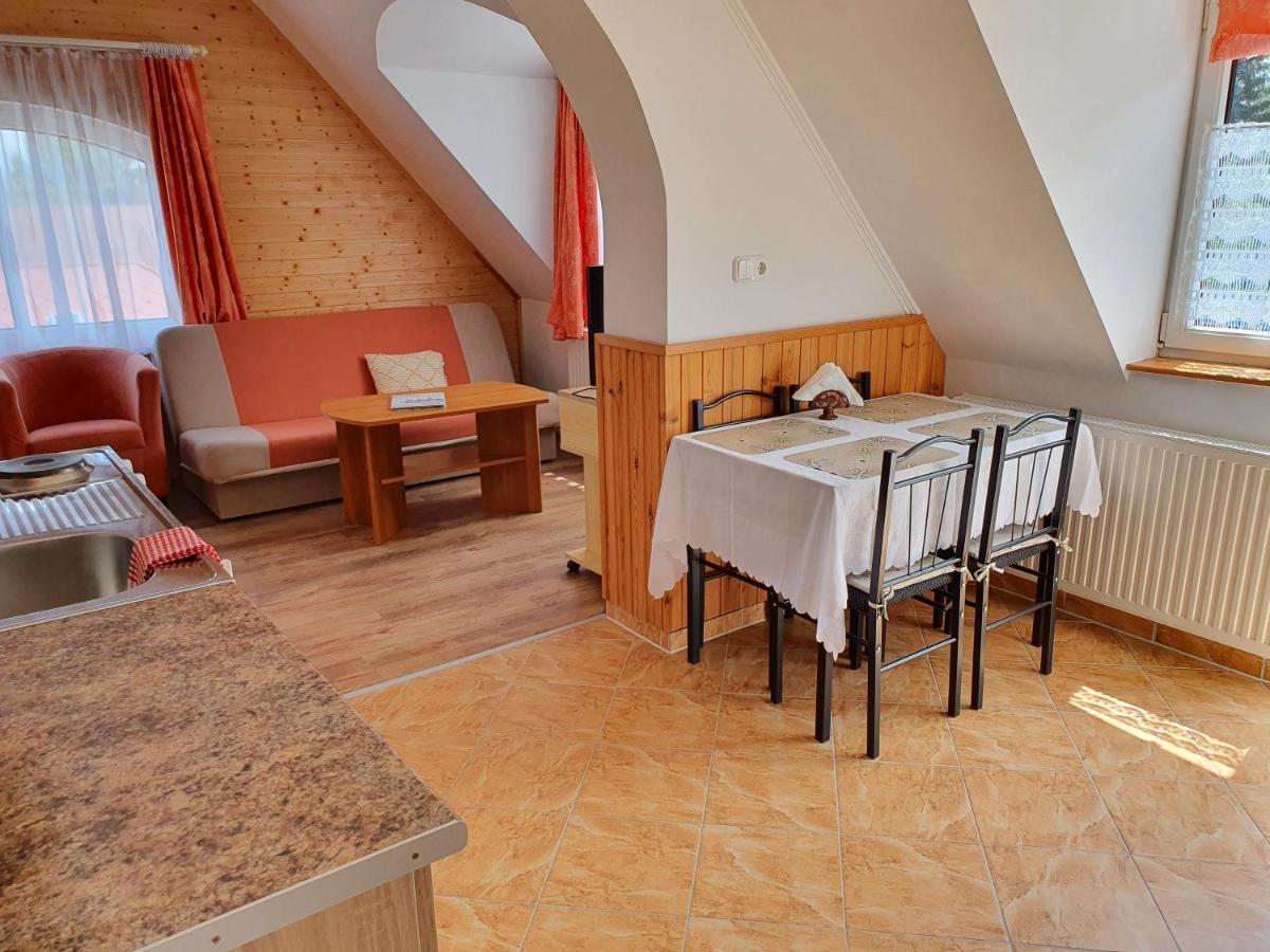 Laguna Apartmanhaz ヘーヴィーズ エクステリア 写真